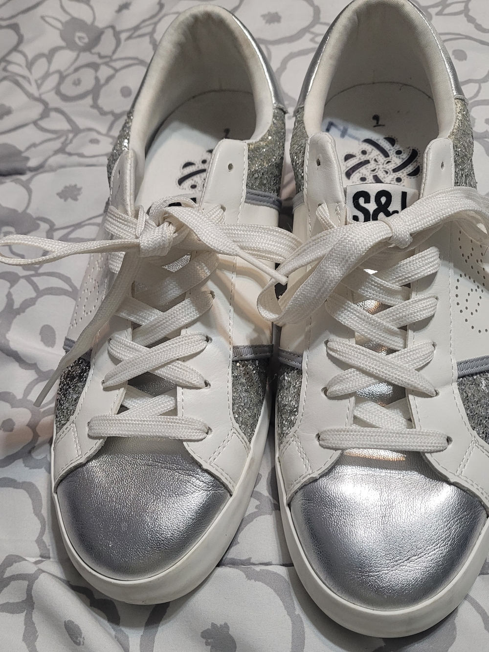 Women's White and Silver Glitter Low-Top Sneakers 9.5 - Picture 2 of 6